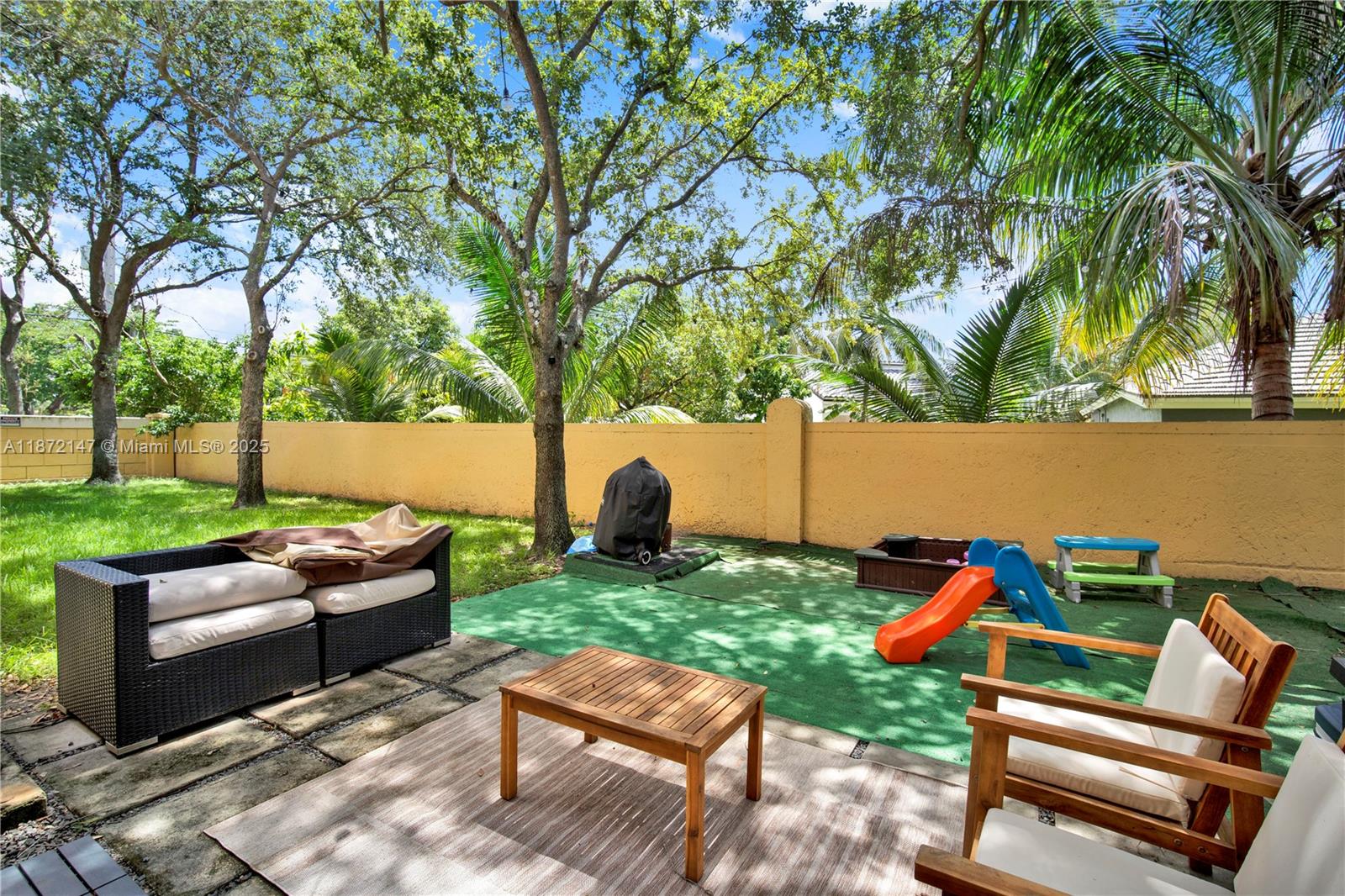 VILLAGE WALK - Residential