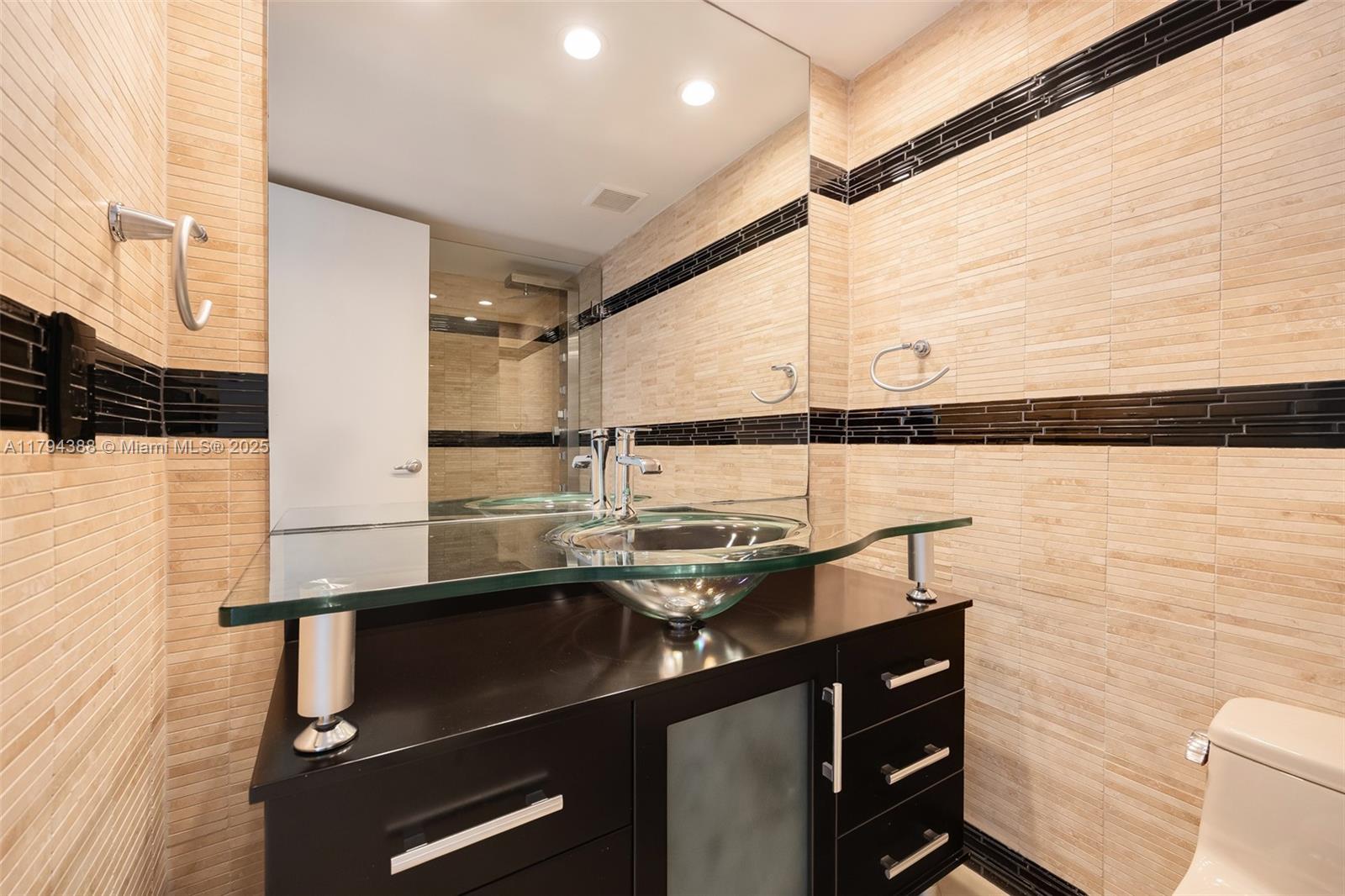 1600 SOUTH BAYSHORE LANE - Residential