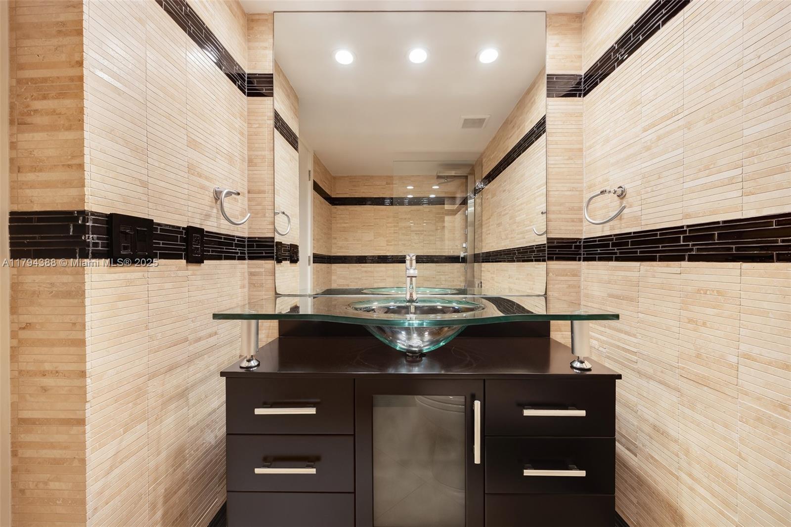 1600 SOUTH BAYSHORE LANE - Residential