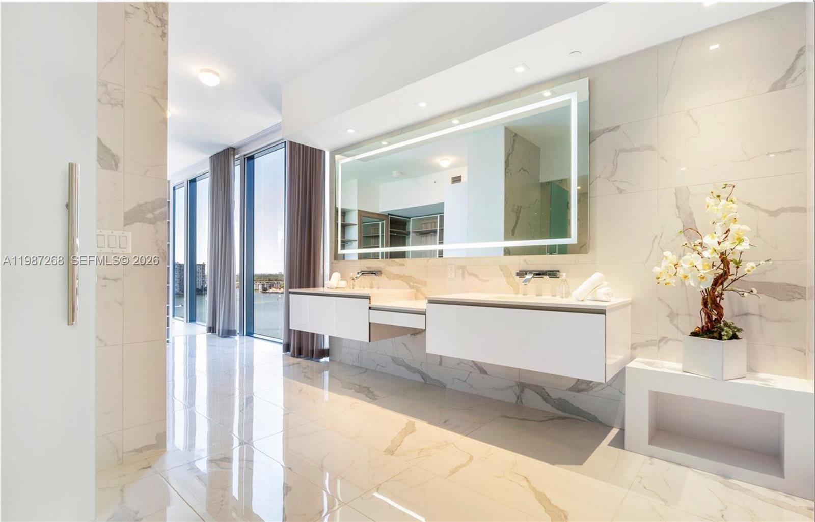 PRIVE CONDO - Residential