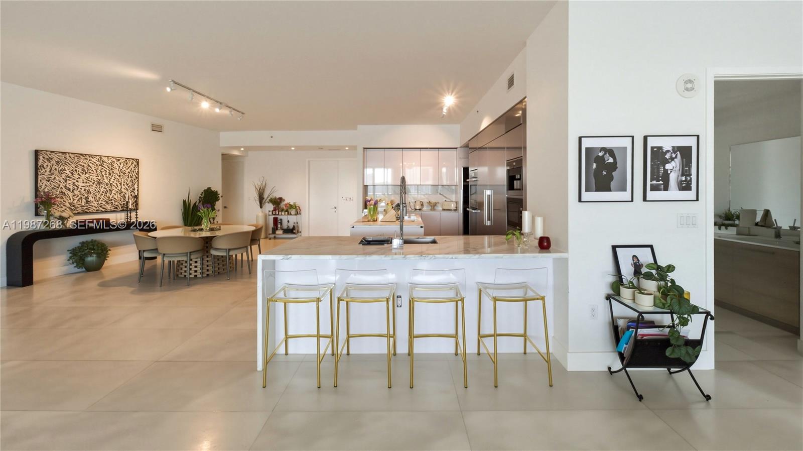 PRIVE CONDO - Residential