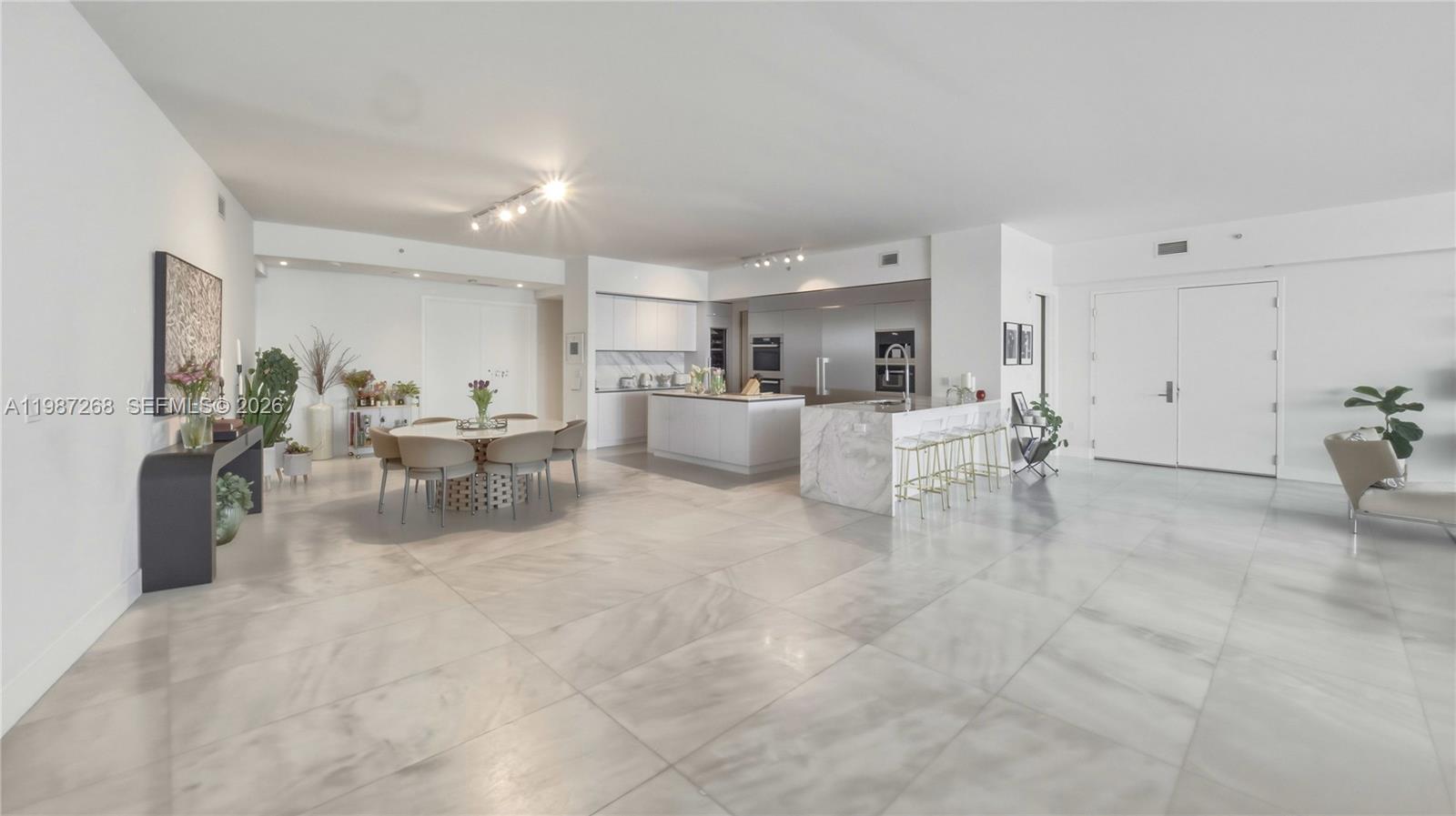 PRIVE CONDO - Residential