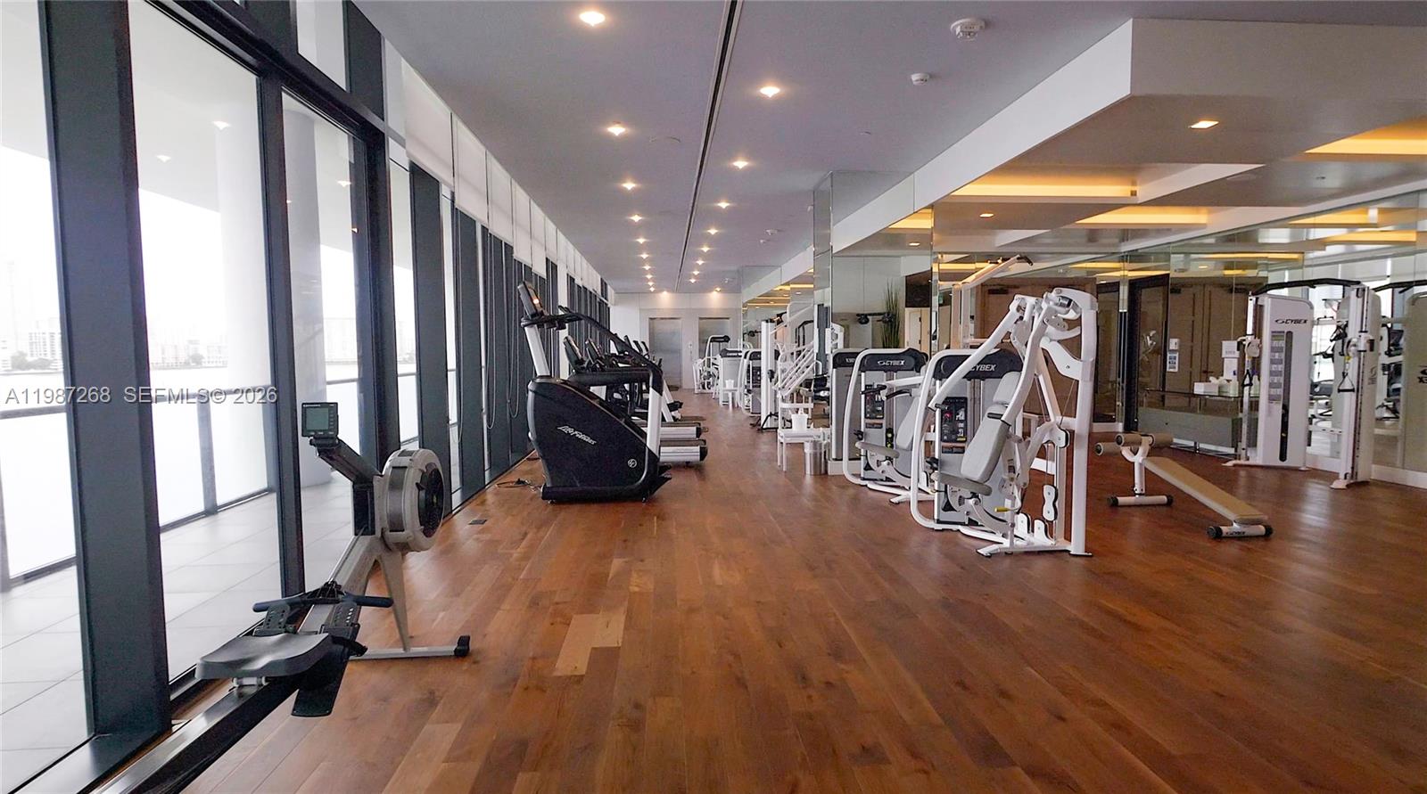 PRIVE CONDO - Residential