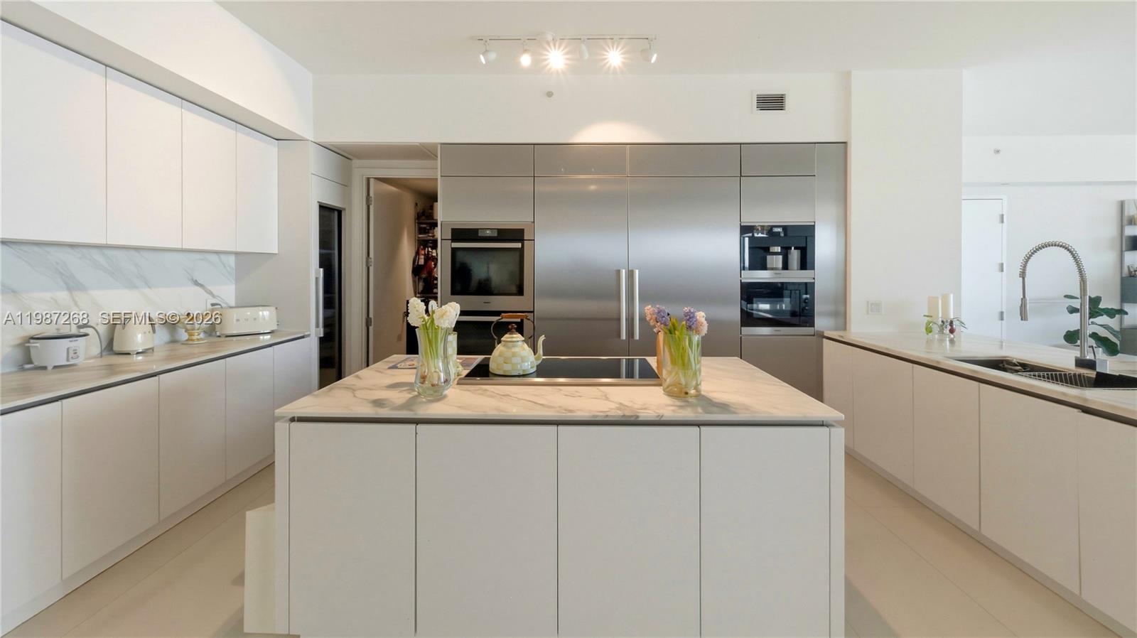 PRIVE CONDO - Residential