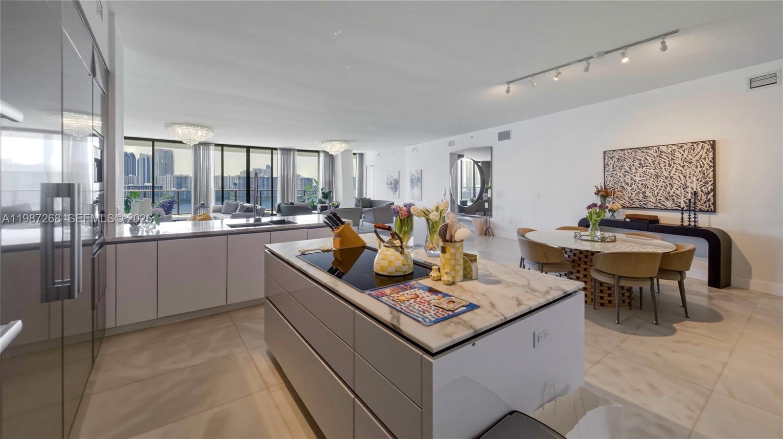 PRIVE CONDO - Residential
