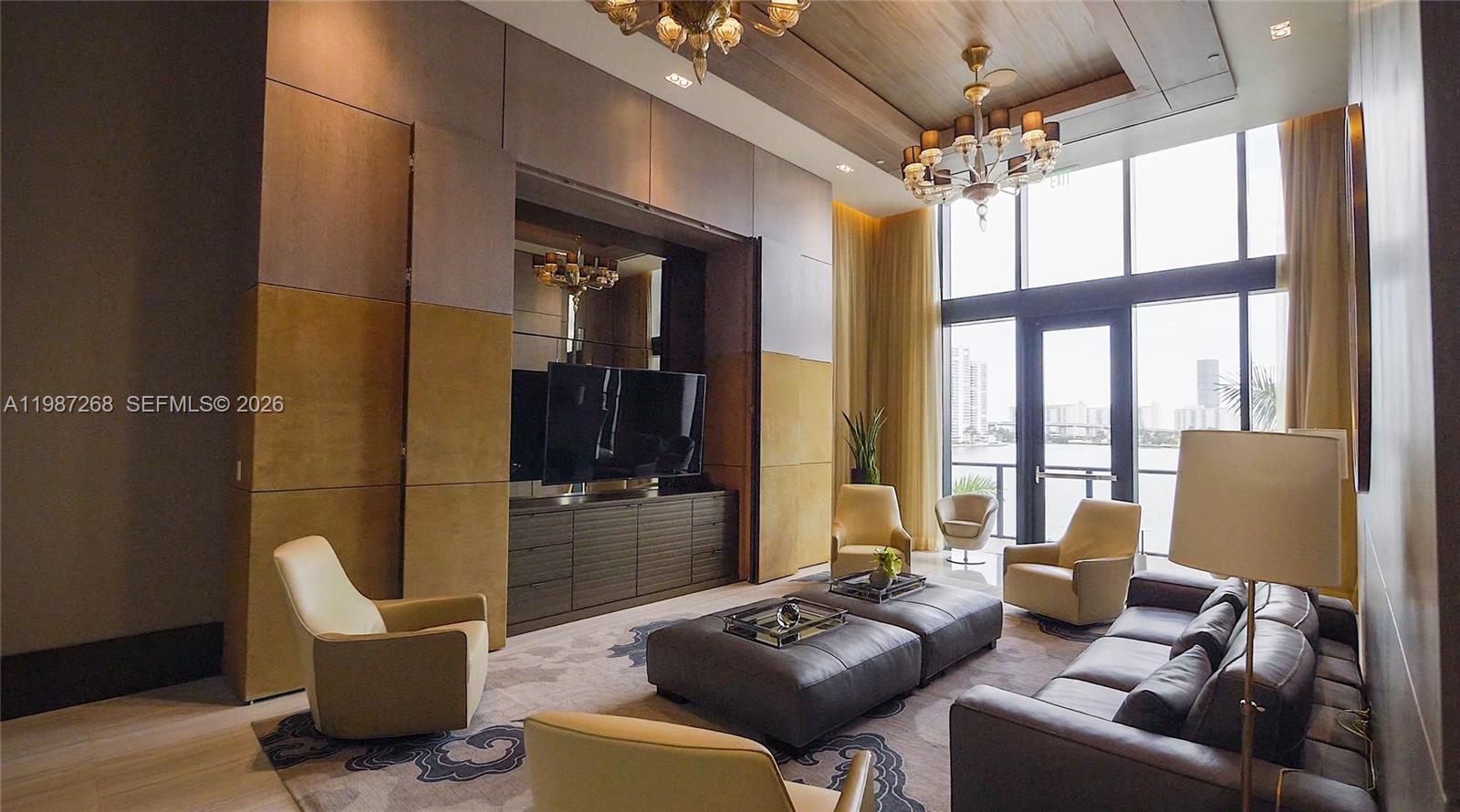 PRIVE CONDO - Residential