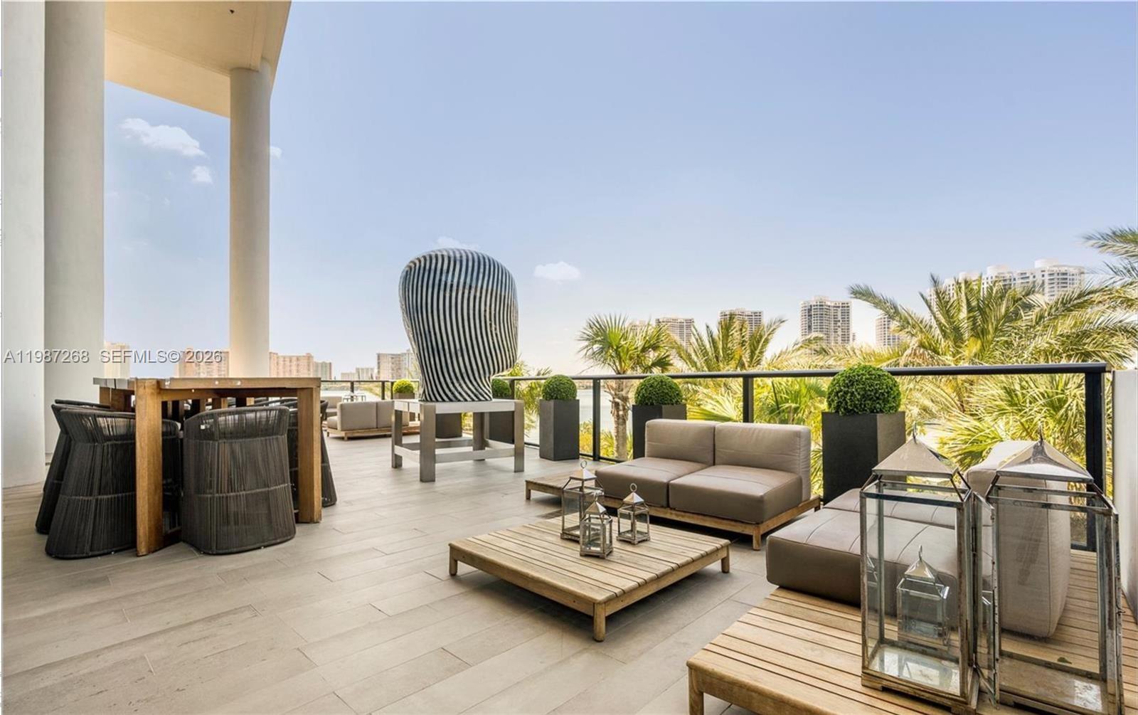 PRIVE CONDO - Residential