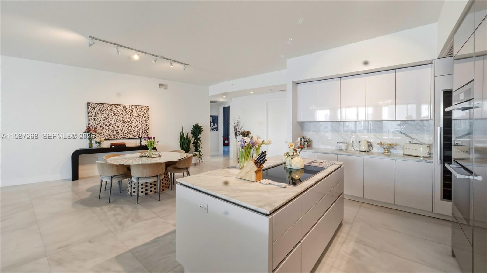 PRIVE CONDO - Residential