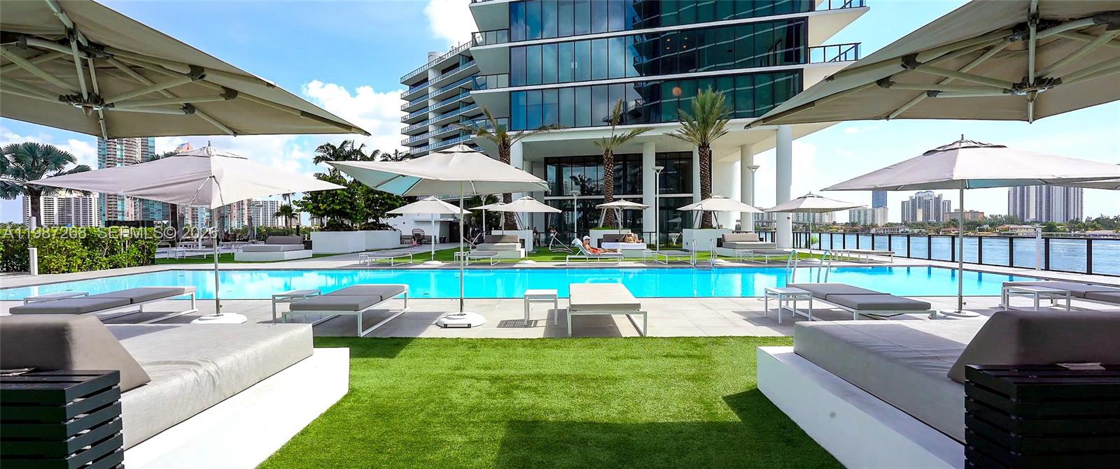 PRIVE CONDO - Residential