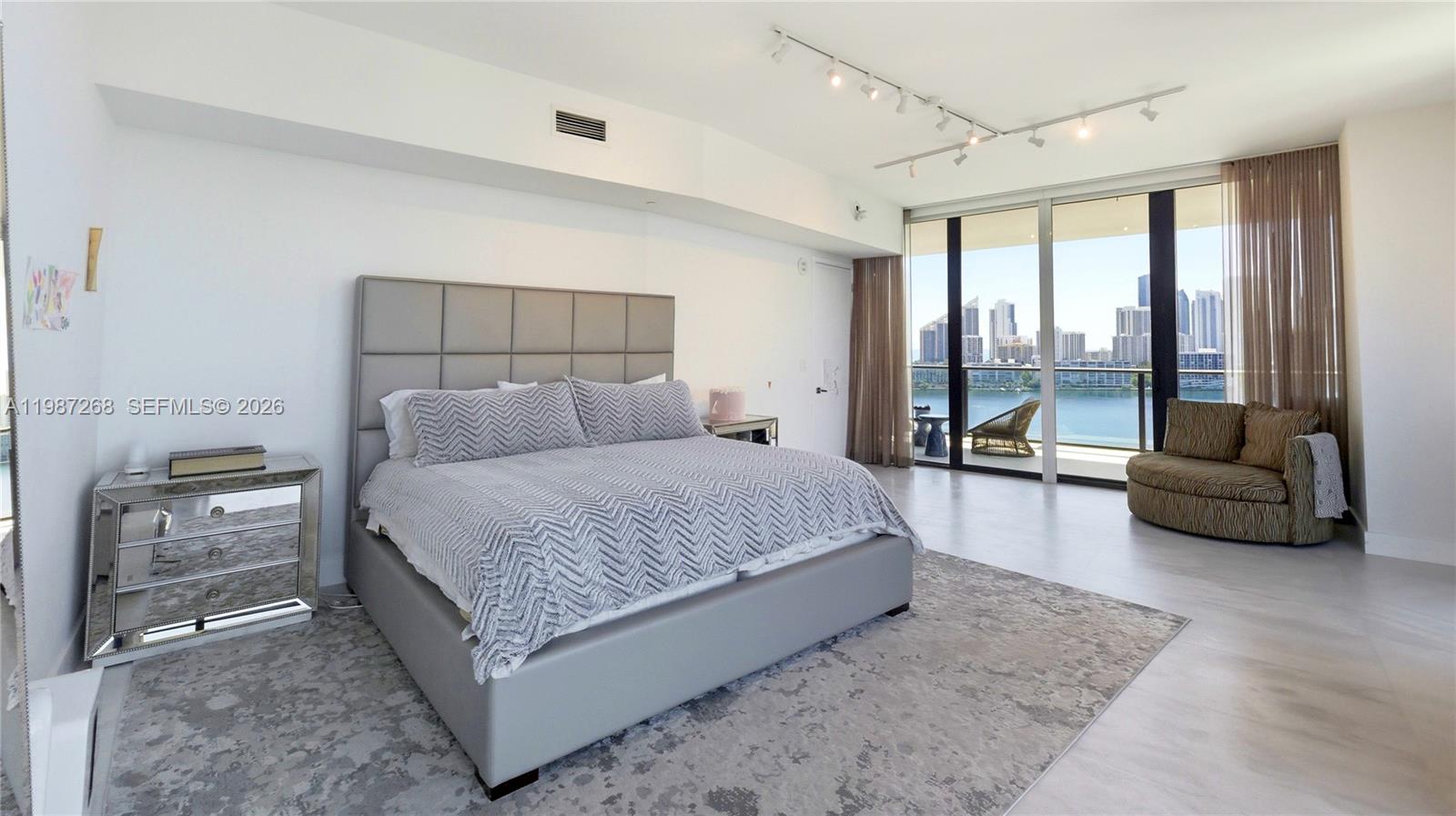 PRIVE CONDO - Residential