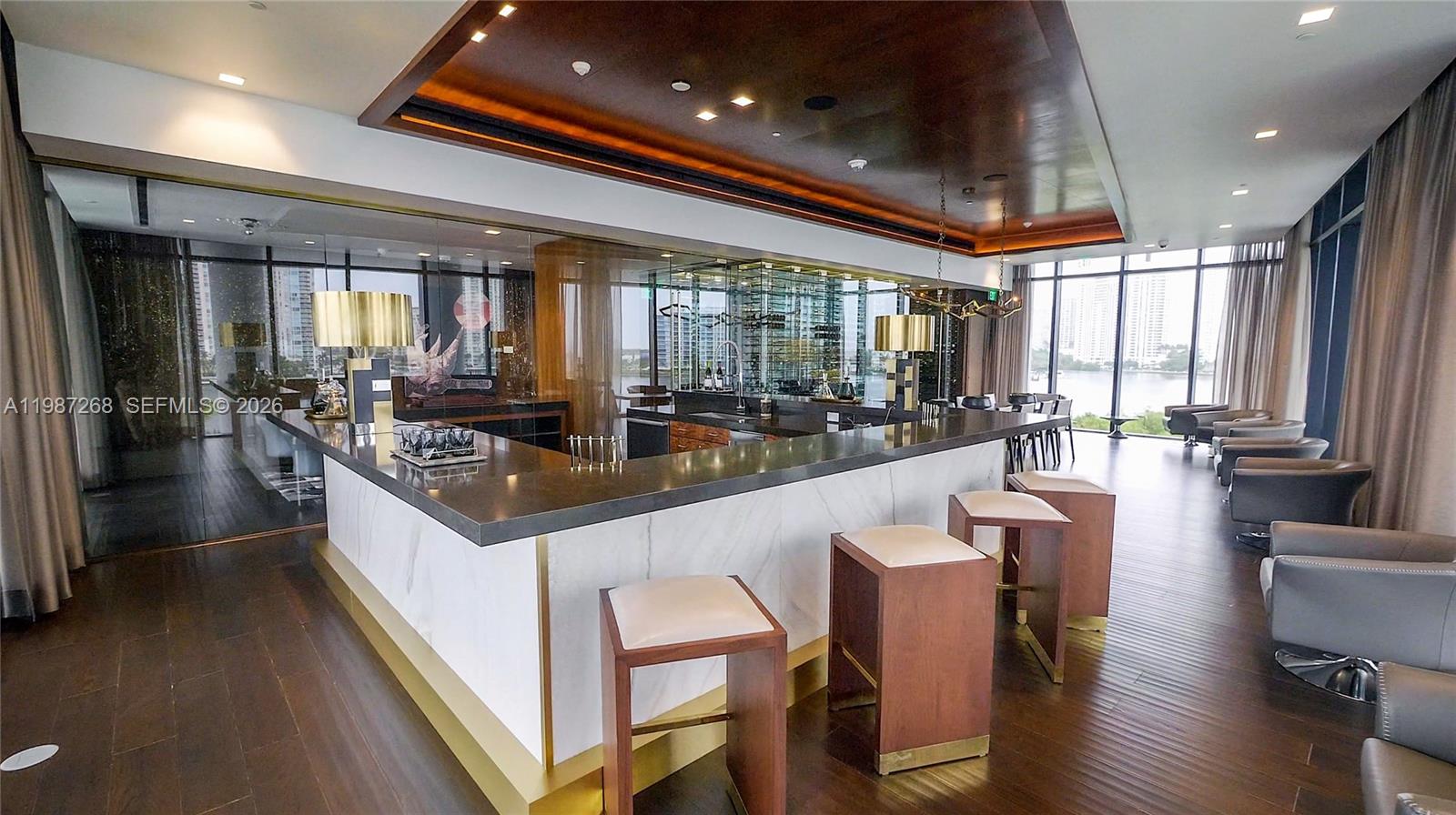 PRIVE CONDO - Residential