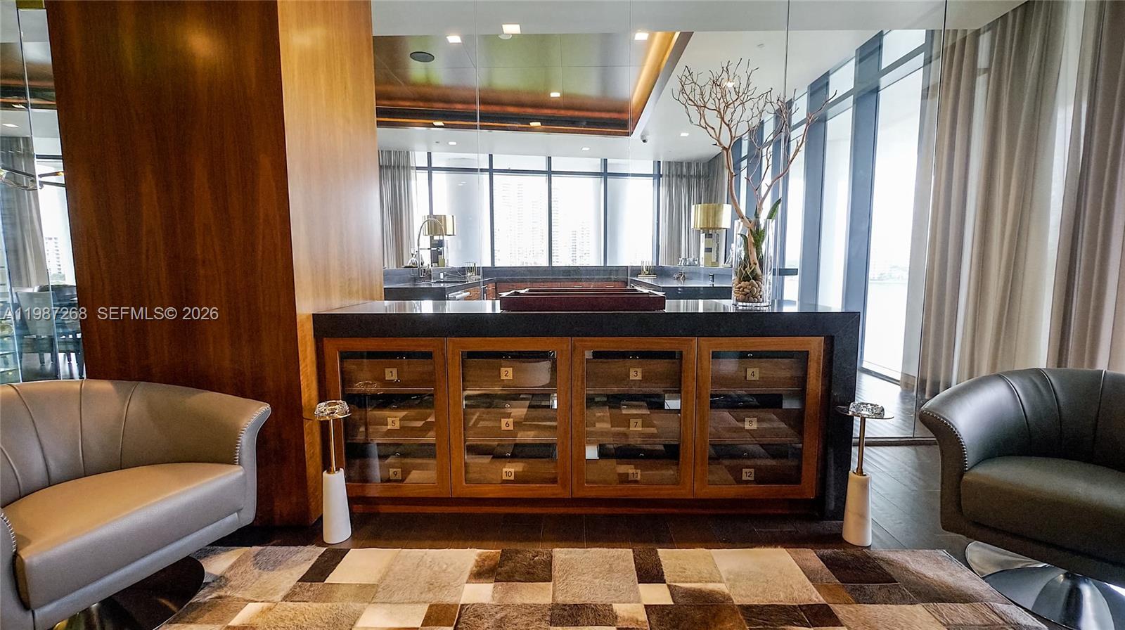 PRIVE CONDO - Residential