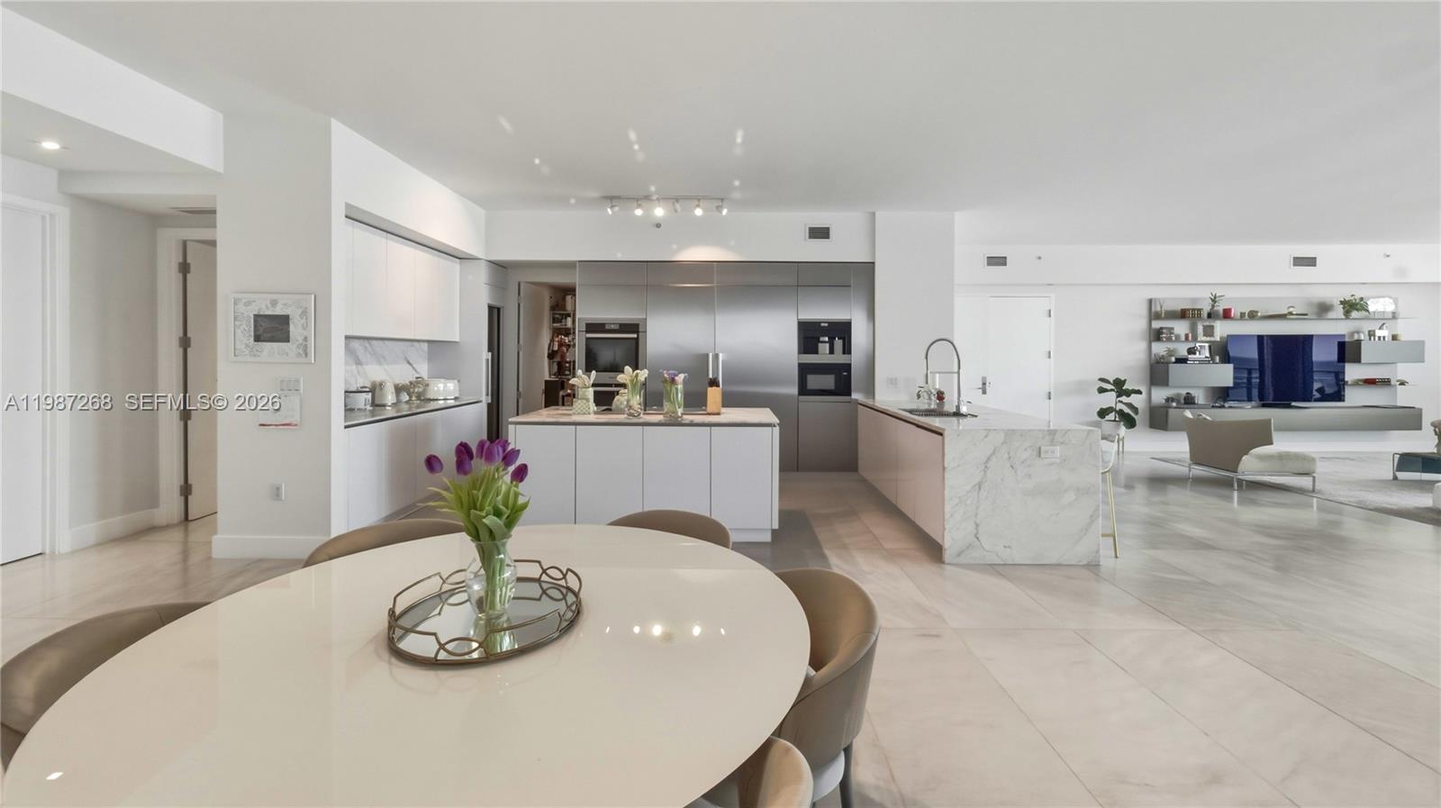 PRIVE CONDO - Residential