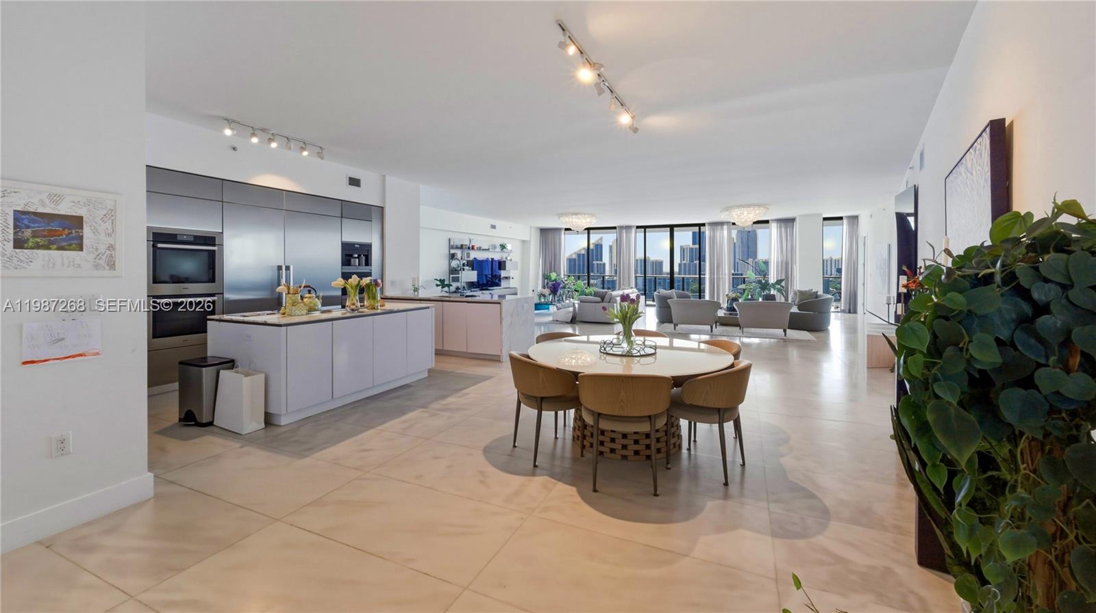 PRIVE CONDO - Residential