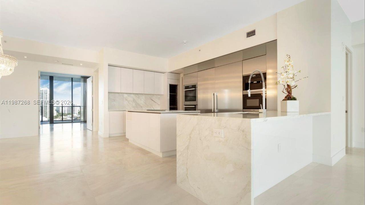 PRIVE CONDO - Residential