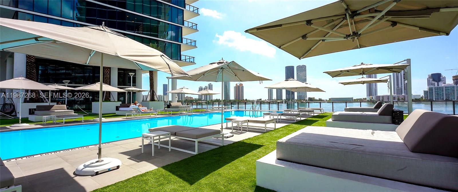 PRIVE CONDO - Residential