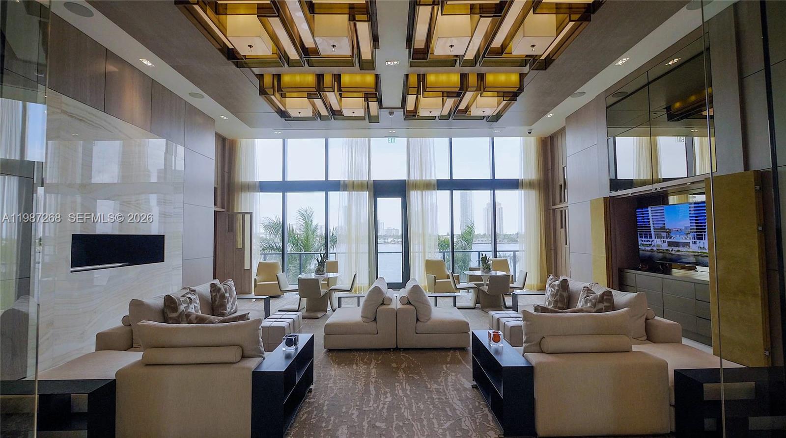 PRIVE CONDO - Residential