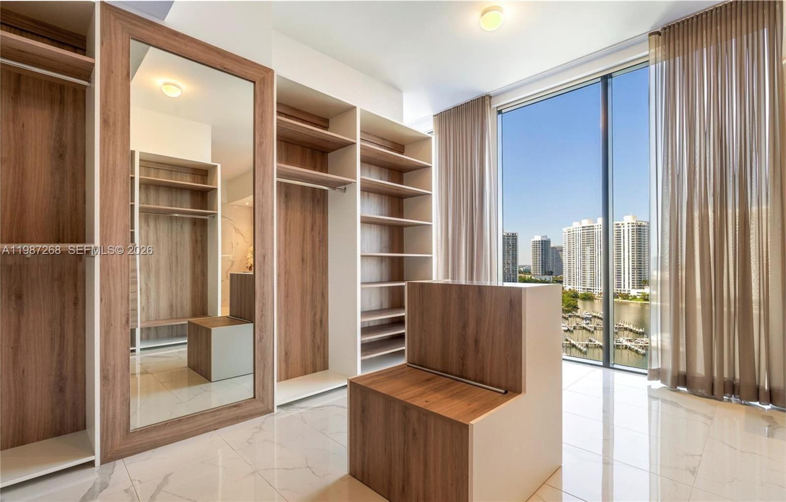 PRIVE CONDO - Residential