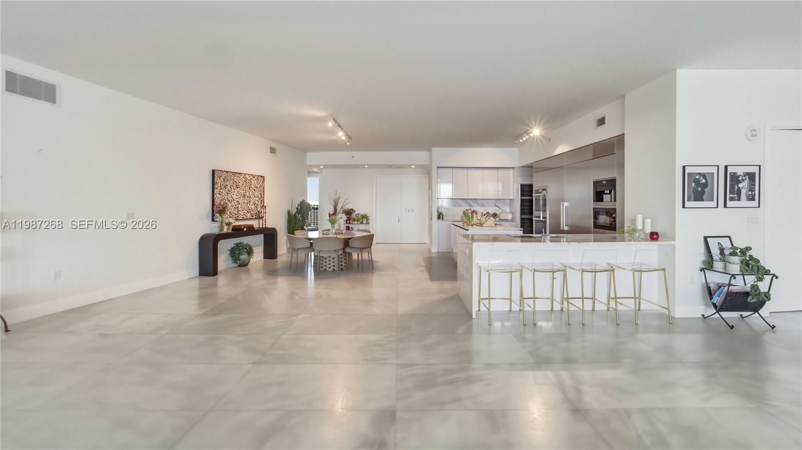 PRIVE CONDO - Residential