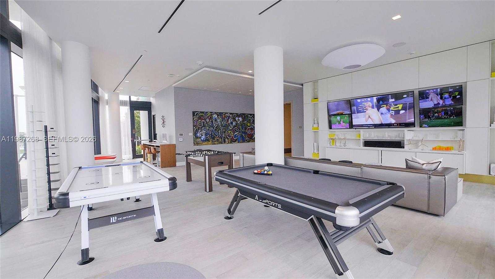 PRIVE CONDO - Residential