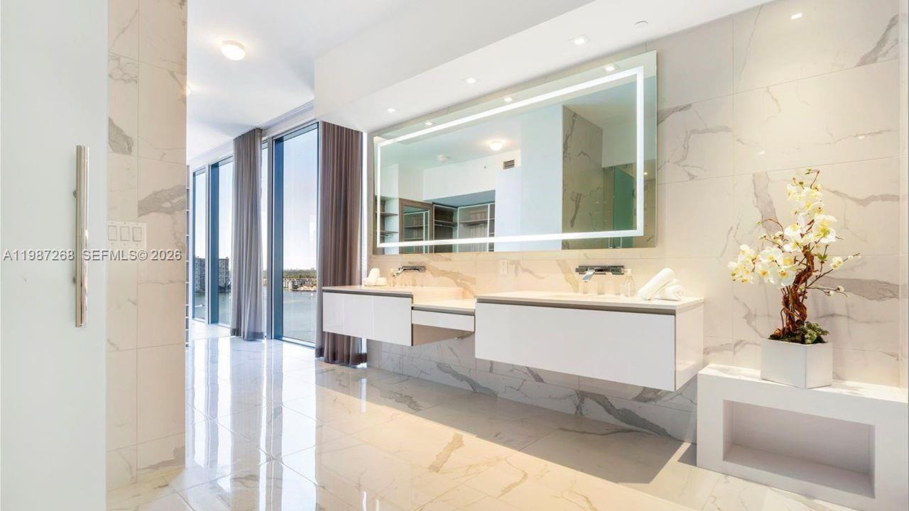 PRIVE CONDO - Residential