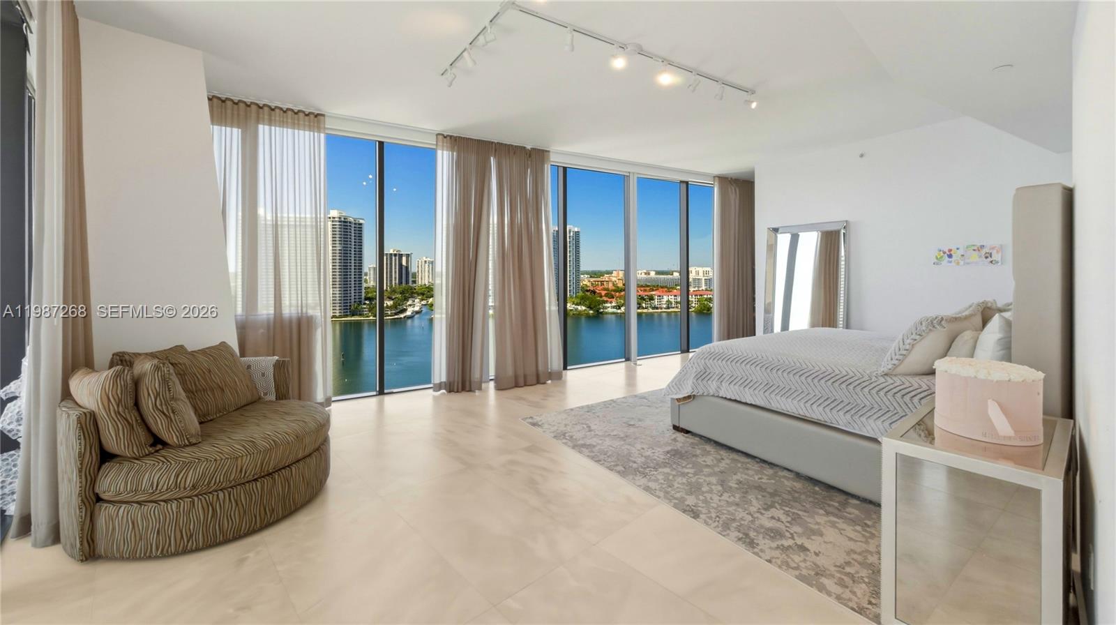 PRIVE CONDO - Residential