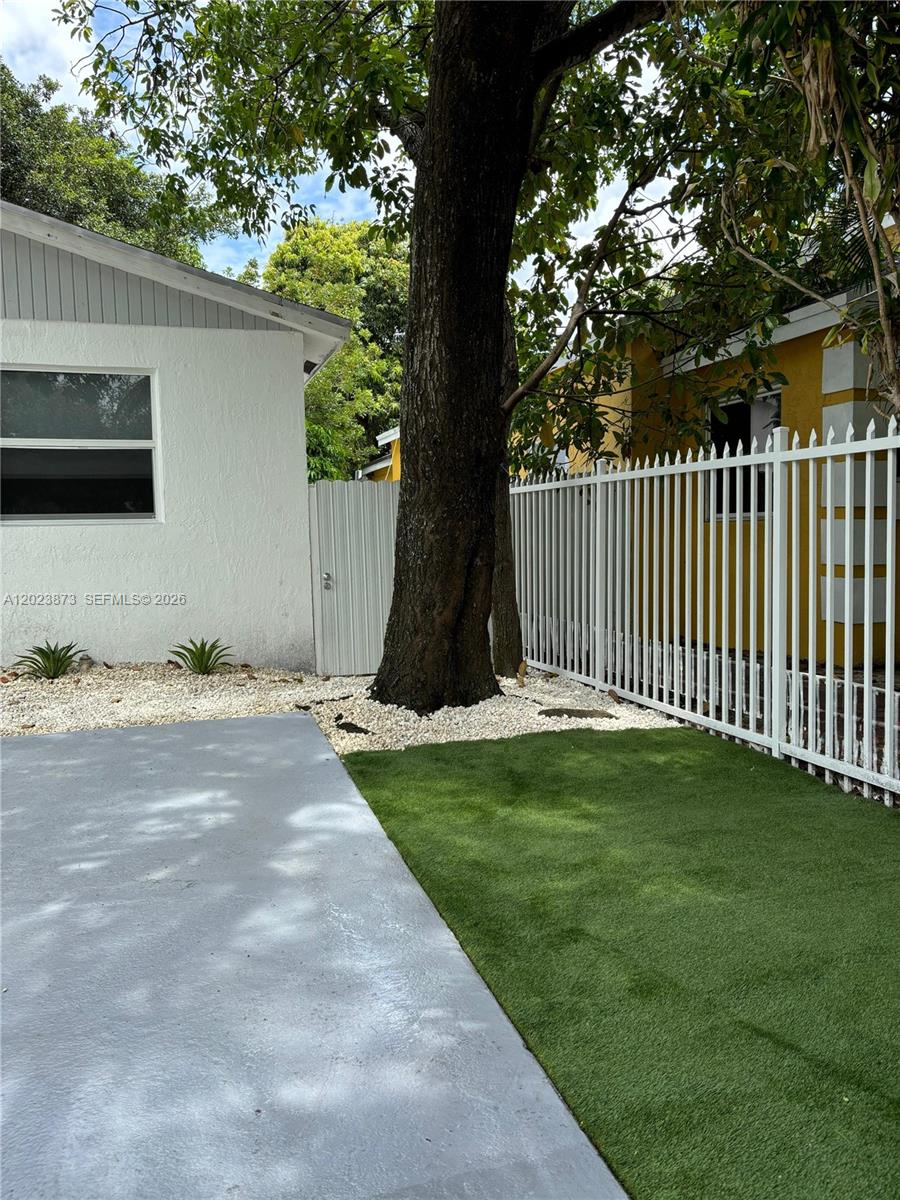 4727 NW 5th Ave 4727
