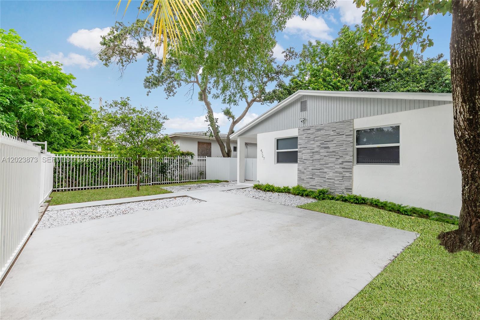 4727 NW 5th Ave 4727