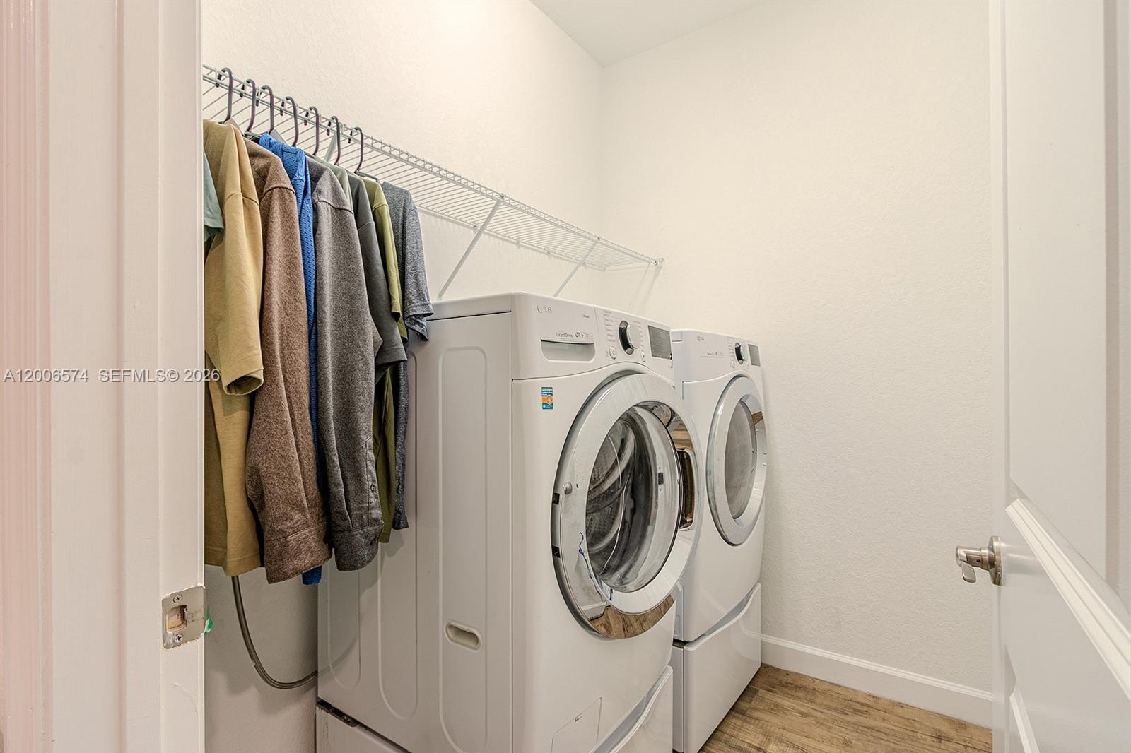 VILHEN DRIVE ESTATES - Residential