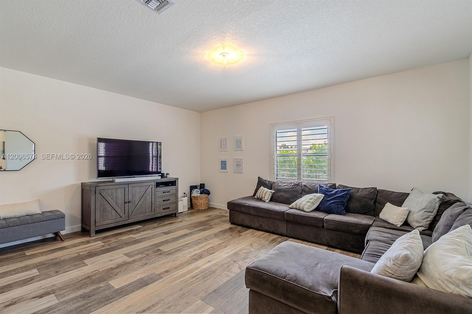 VILHEN DRIVE ESTATES - Residential