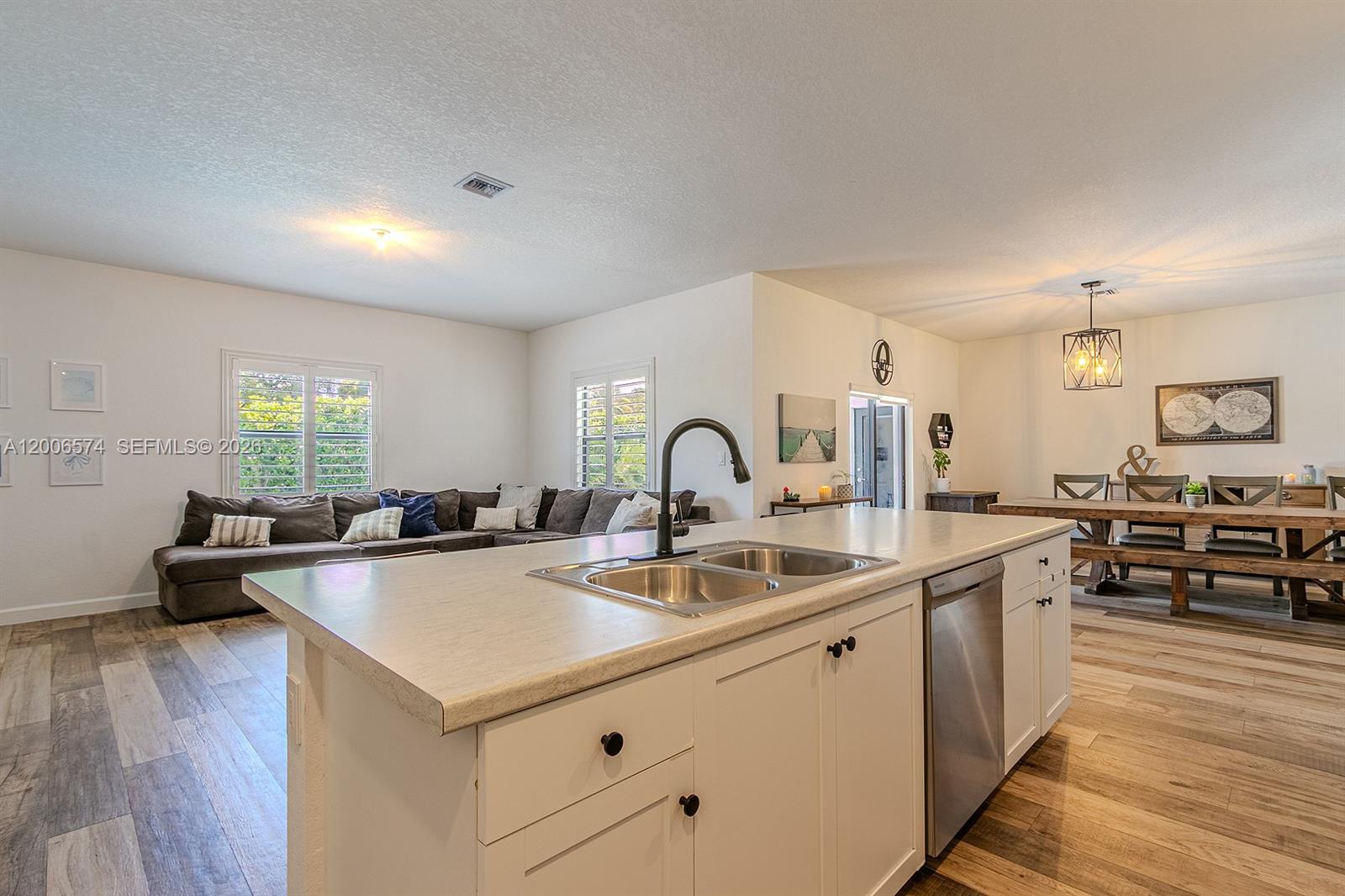 VILHEN DRIVE ESTATES - Residential