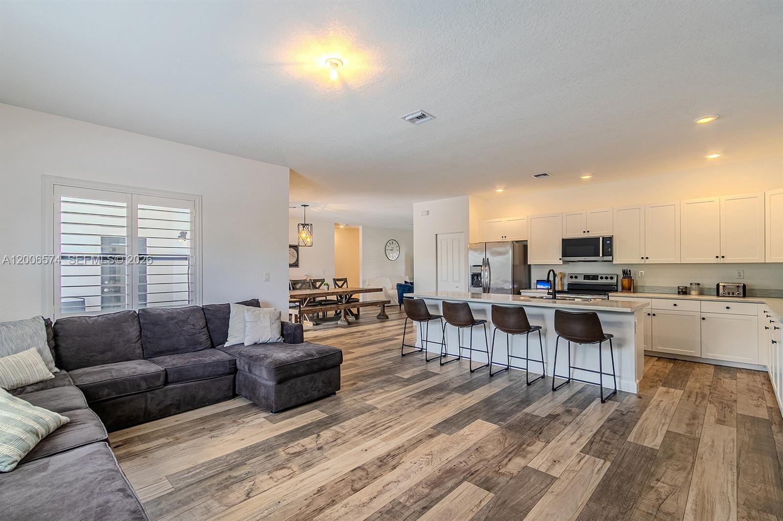 VILHEN DRIVE ESTATES - Residential