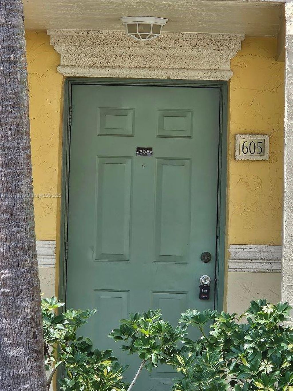 Photo of 605 Meadows Cir #605, Boynton Beach, FL 33436 (MLS # A11857780)