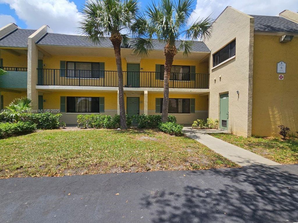 Photo of 605 Meadows Cir #605, Boynton Beach, FL 33436 (MLS # A11857780)