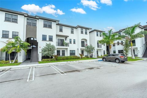 Condominium in Miami FL 15650 136th St.jpg