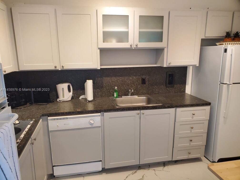 TIDES ON HOLLYWOOD BEACH - Residential Lease