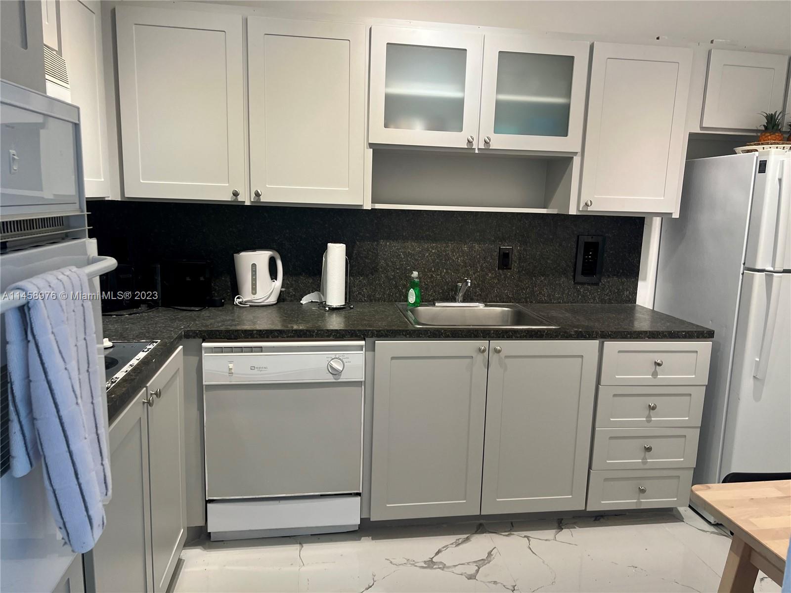 TIDES ON HOLLYWOOD BEACH - Residential Lease