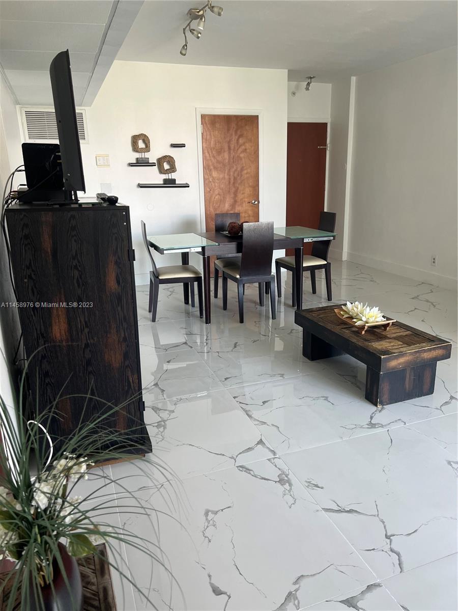 TIDES ON HOLLYWOOD BEACH - Residential Lease