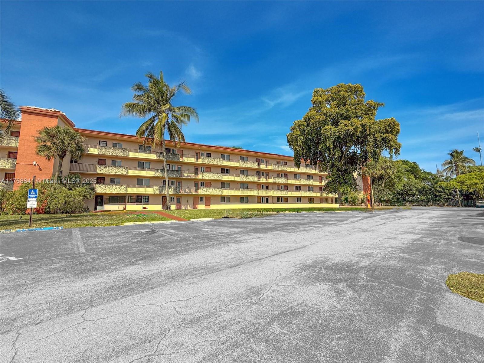 Property for Sale at 1103 Nw 58th Ter 224, Sunrise, Miami-Dade County, Florida - Bedrooms: 2 
Bathrooms: 2  - $150,000