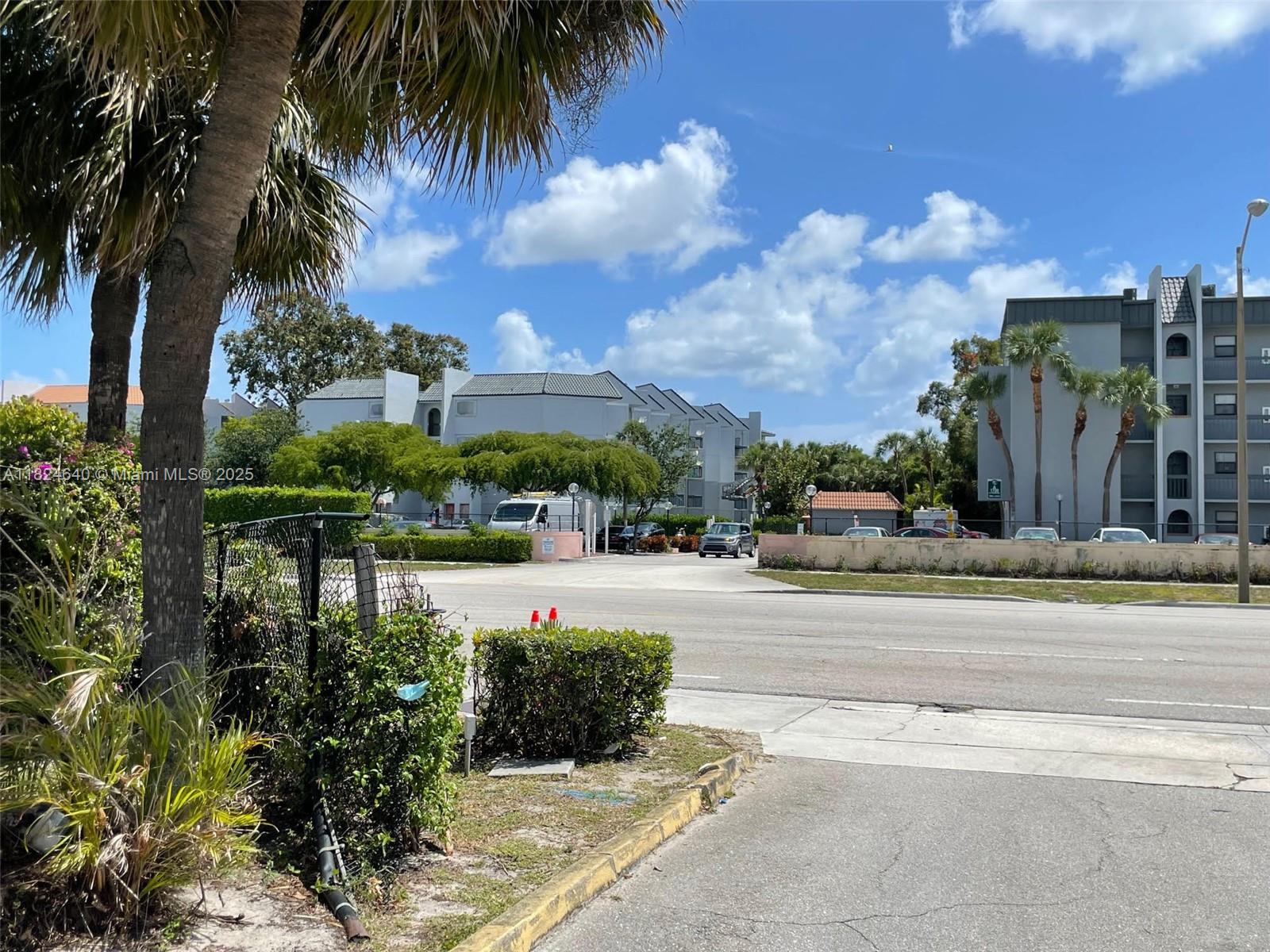 Newly renovated 2/2 condo, in a newly renovated building. Open balcony, new A/C and water heater, new tile
floors and brand new bathrooms. Laundry room on same floor. Excellent location, across the street from the new
West Palm Beach Outlet Mall, 1 mile from the Palm Beach Airport. Many restaurants, shopping etc on Congress
Avenue. LANDLORD REQUIRES RENTERS INSURANCE DURING THE LEASE.
