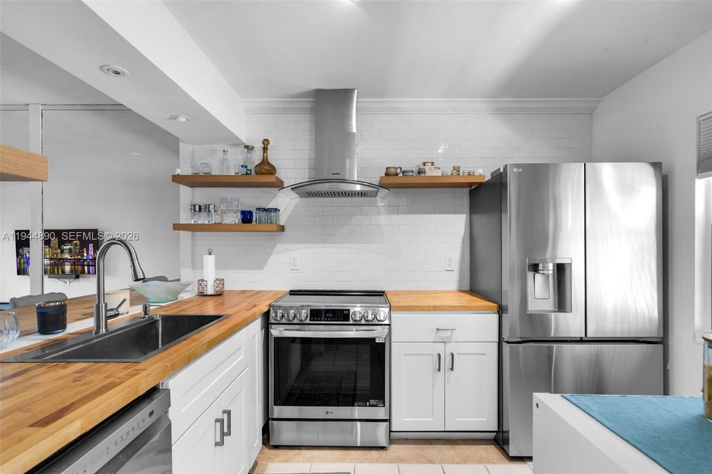 Photo of 4801 Martinique Pl #D2, Coconut Creek, FL 33066 (MLS # A11944890)