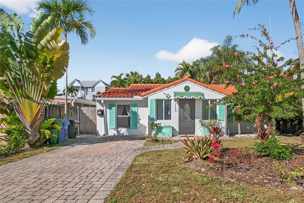 Photo of 1113 N Victoria Park Rd, Fort Lauderdale, FL 33304 (MLS # A11965679)