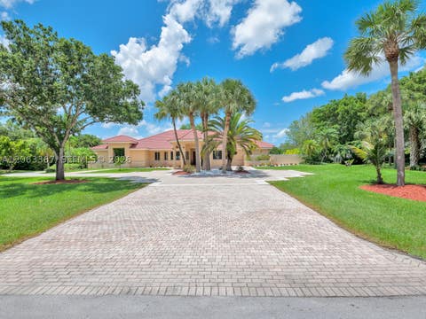 Photo of 2710 Walkers Way, Weston, FL 33331 (MLS # A12063367)