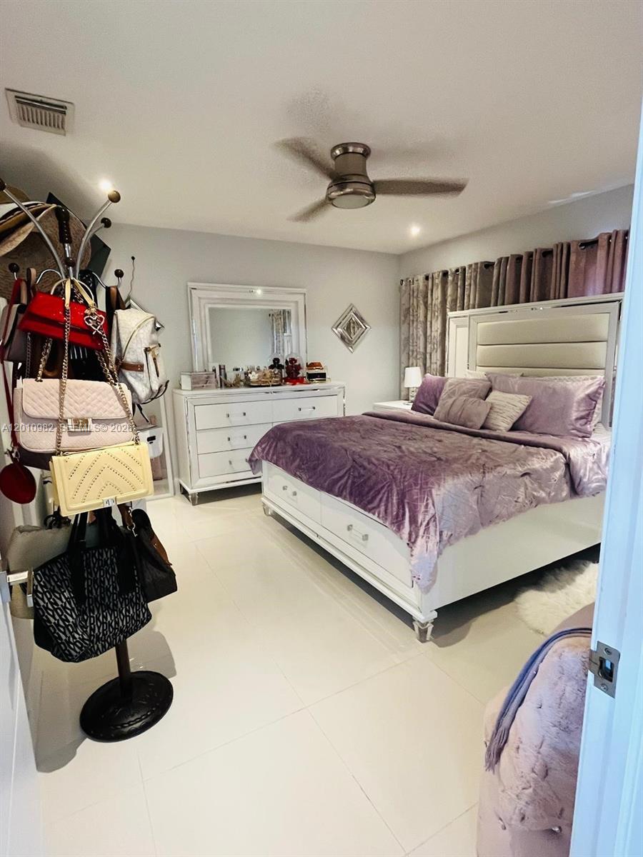 WEST POINCIANA VILLAS CON - Residential