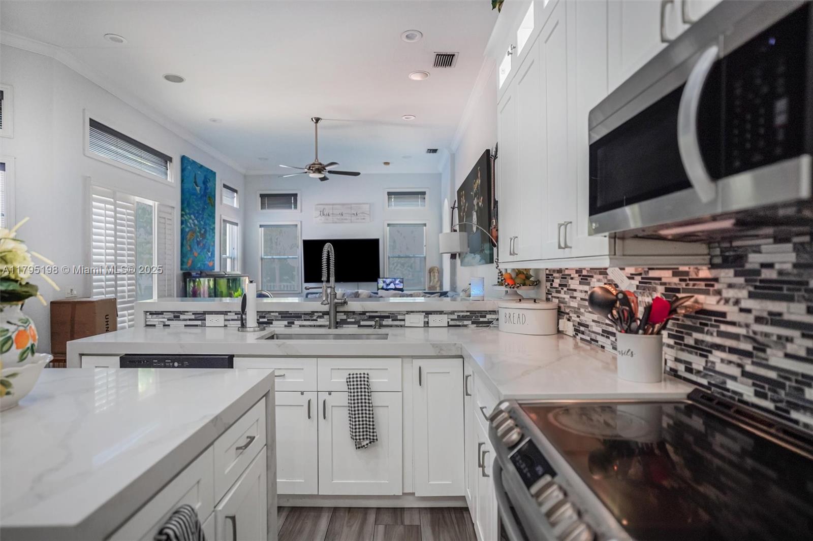 WYNDHAM LAKES WEST - Residential