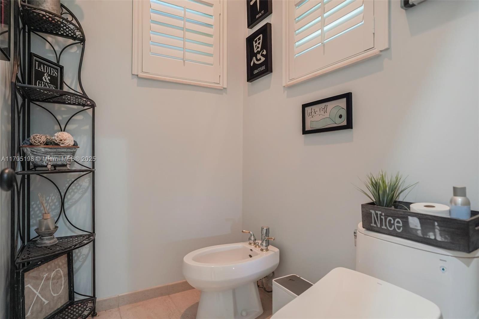 WYNDHAM LAKES WEST - Residential