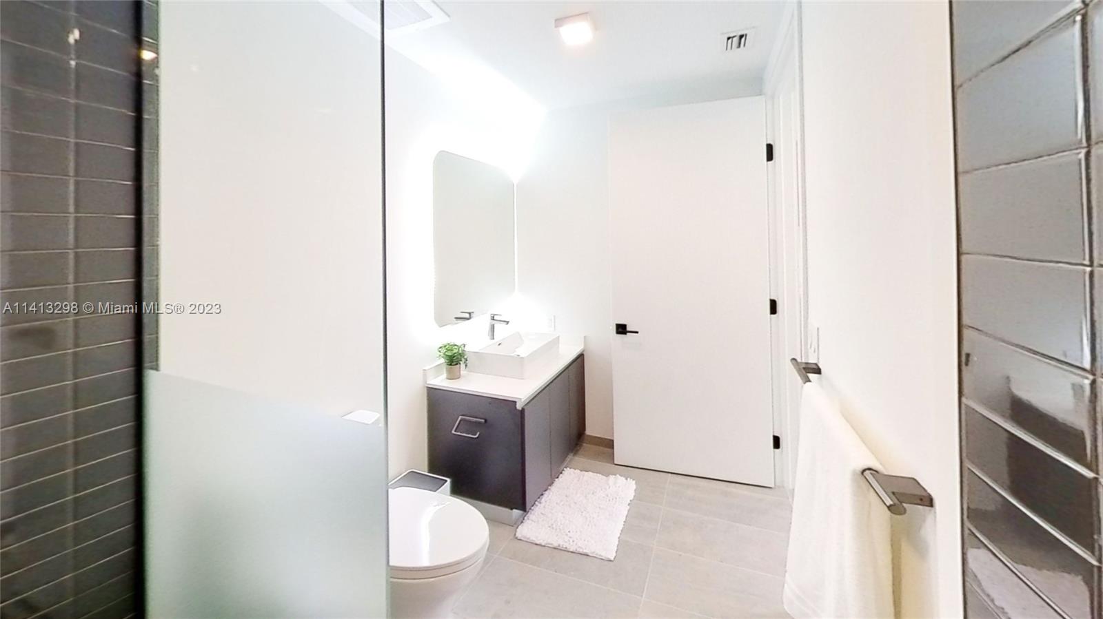 YOTELPAD MIAMI - Residential Lease