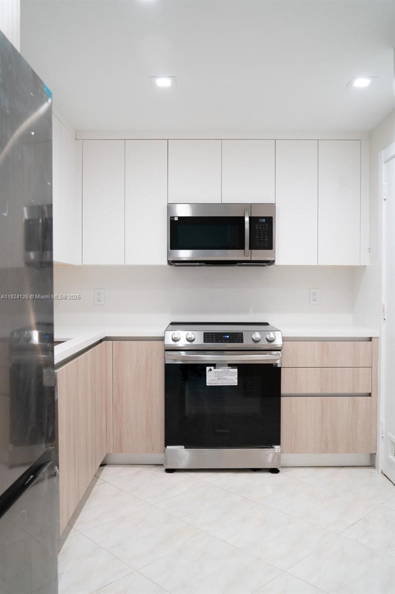 400 Kings Point Dr 1222