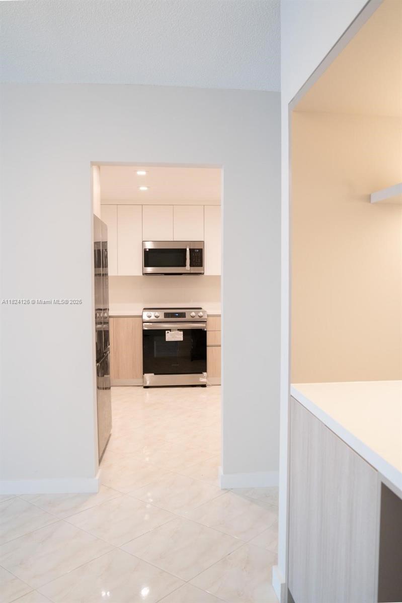 400 Kings Point Dr 1222
