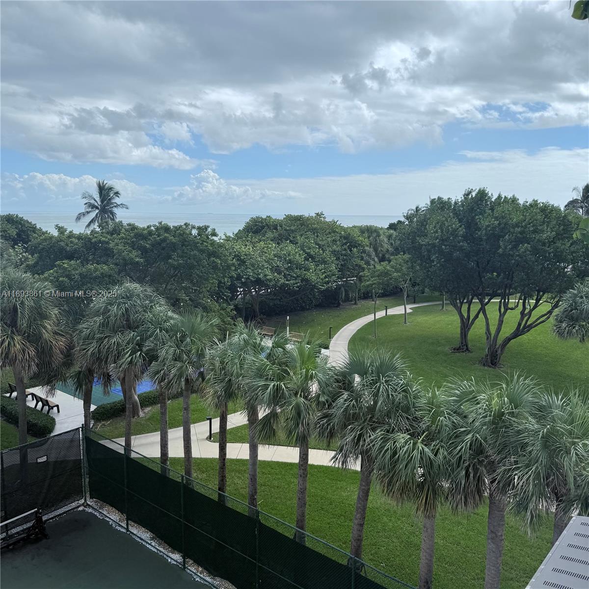 SUMMIT CONDO - Residential